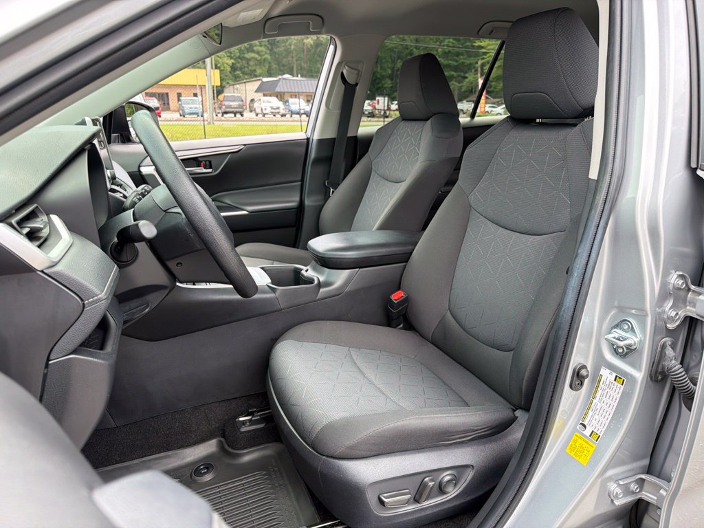 Used 2024 Toyota RAV4 XLE AWD/4WD image 18