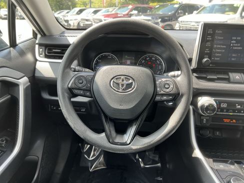 Used 2021 Toyota RAV4 XLE w/ Convenience Package AWD/4WD image 16