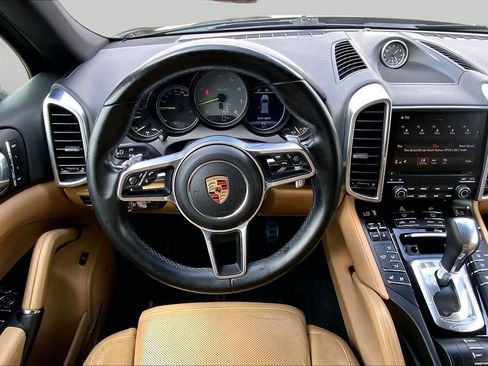 Used 2018 Porsche Cayenne S AWD/4WD image 6