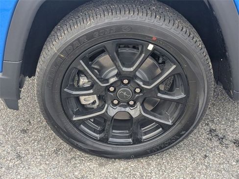 New 2026 Jeep Compass Latitude image 13