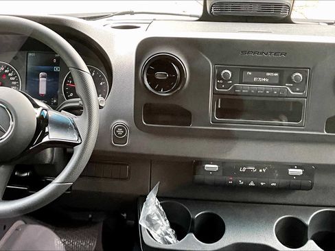 New 2025 Mercedes-Benz Sprinter 2500 image 9