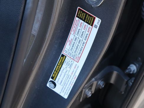 Used 2025 Nissan Pathfinder S FWD image 31
