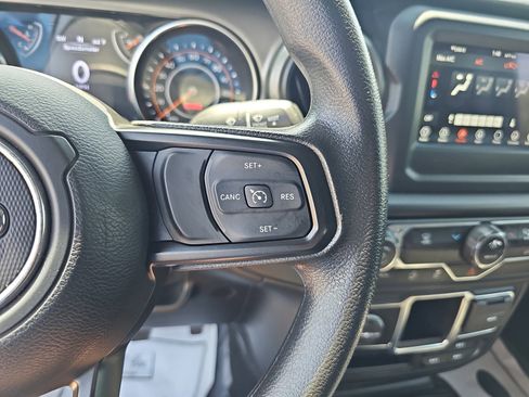 Used 2022 Jeep Gladiator Sport image 18