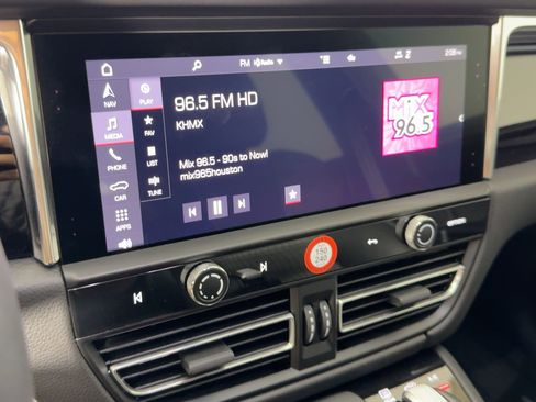 Certified 2025 Porsche Macan Turbo image 23