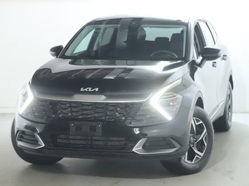 Used 2025 Kia Sportage LX image 3