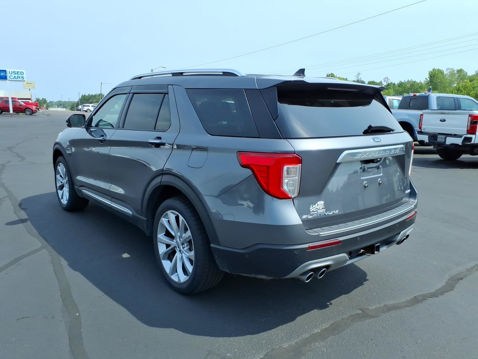 Used 2021 Ford Explorer Platinum w/ Equipment Group 601A AWD/4WD image 3