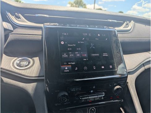 Used 2024 Jeep Grand Cherokee Altitude RWD image 18