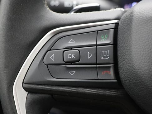 Used 2025 Jeep Grand Cherokee Altitude AWD/4WD image 18