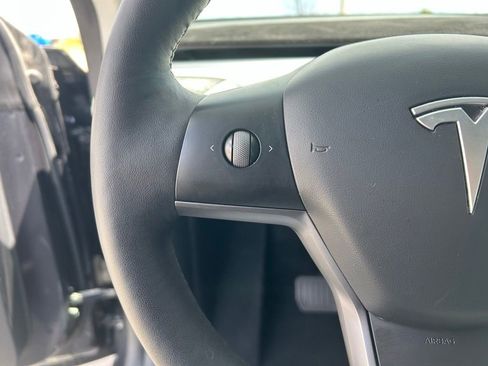 Used 2024 Tesla Model Y Long Range AWD/4WD image 13