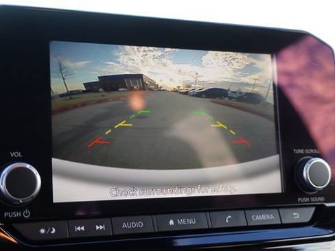 Used 2024 Nissan Pathfinder SV image 25