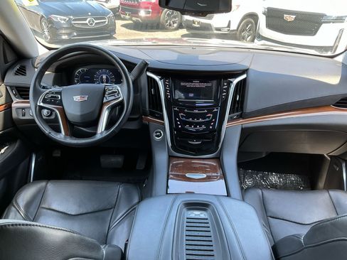 Used 2020 Cadillac Escalade 4WD image 15