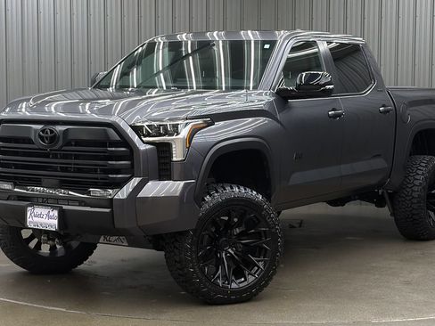 Used 2025 Toyota Tundra Limited AWD/4WD image 1