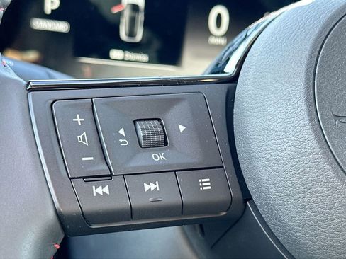 Used 2025 Nissan Kicks SR image 18