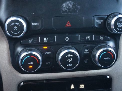 Used 2021 RAM 1500 Laramie AWD/4WD image 38