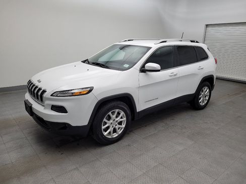 Used 2018 Jeep Cherokee Latitude Plus image 2