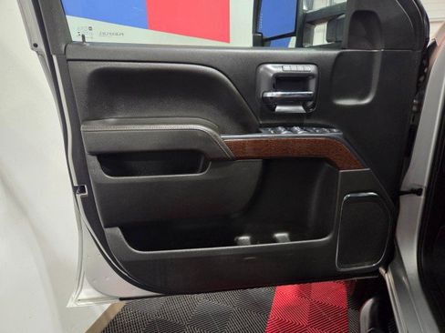 Used 2018 GMC Sierra 2500 SLT w/ Suspension Package, Off-Road AWD/4WD image 33