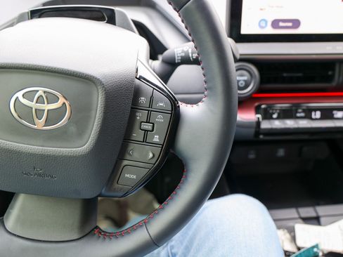 Used 2026 Toyota Prius Plug-In Hybrid FWD image 20