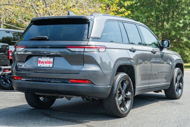Used 2023 Jeep Grand Cherokee Altitude AWD/4WD image 10