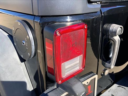 Used 2016 Jeep Wrangler Unlimited Sport image 27