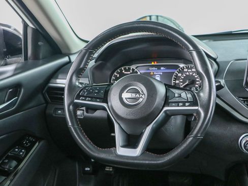 Used 2024 Nissan Altima 2.5 SR FWD image 12