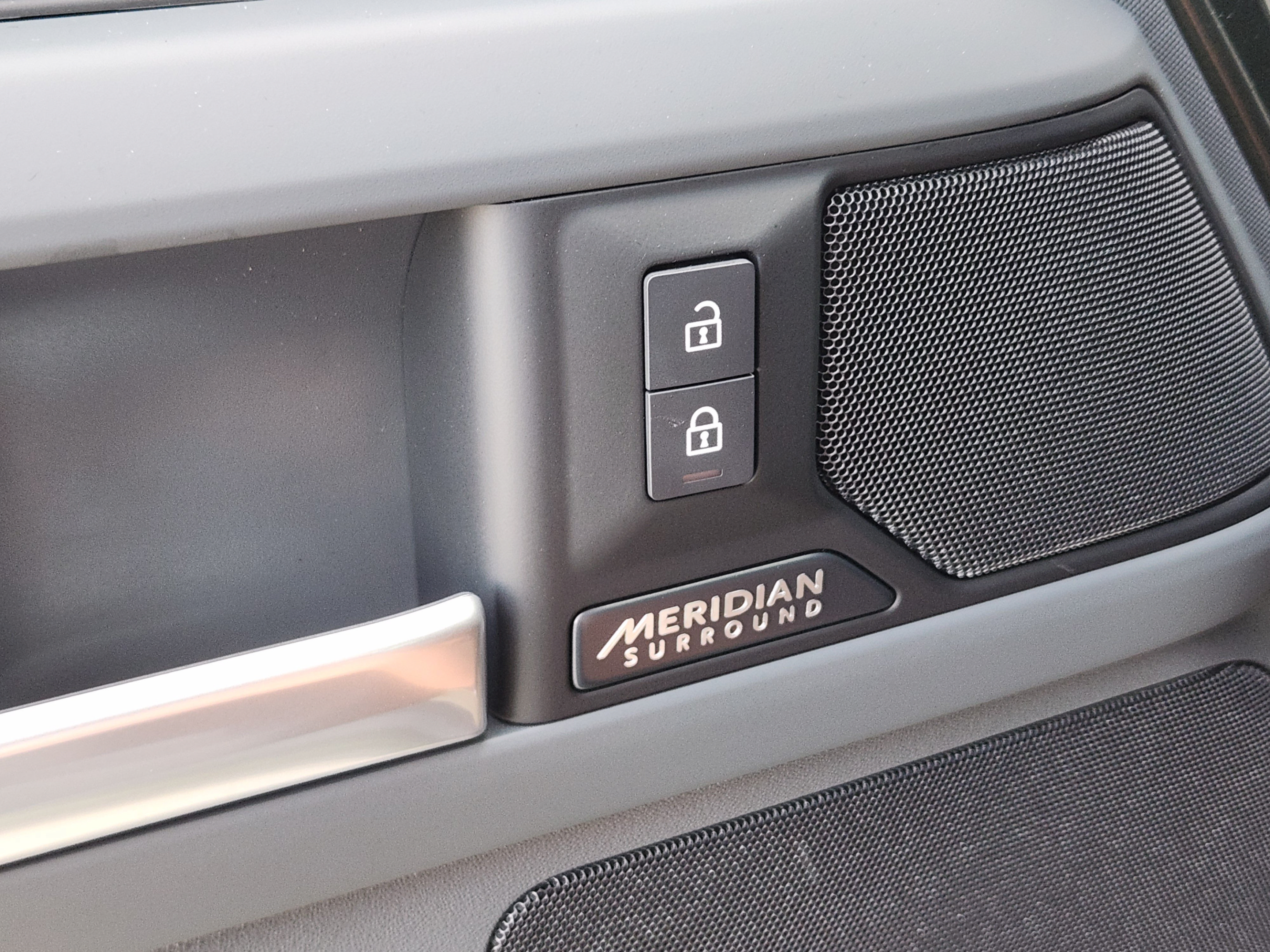 New 2026 Land Rover Defender 110 X-Dynamic SE AWD/4WD image 21