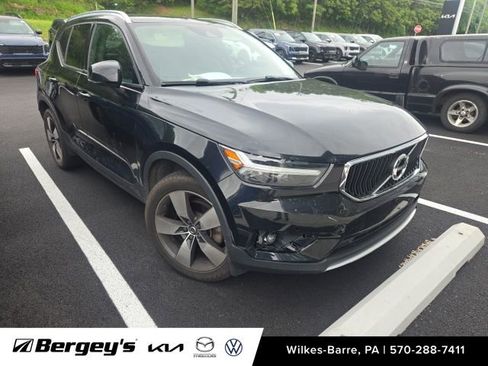 Used 2021 Volvo XC40 T5 Momentum w/ Premium Package AWD/4WD image 5