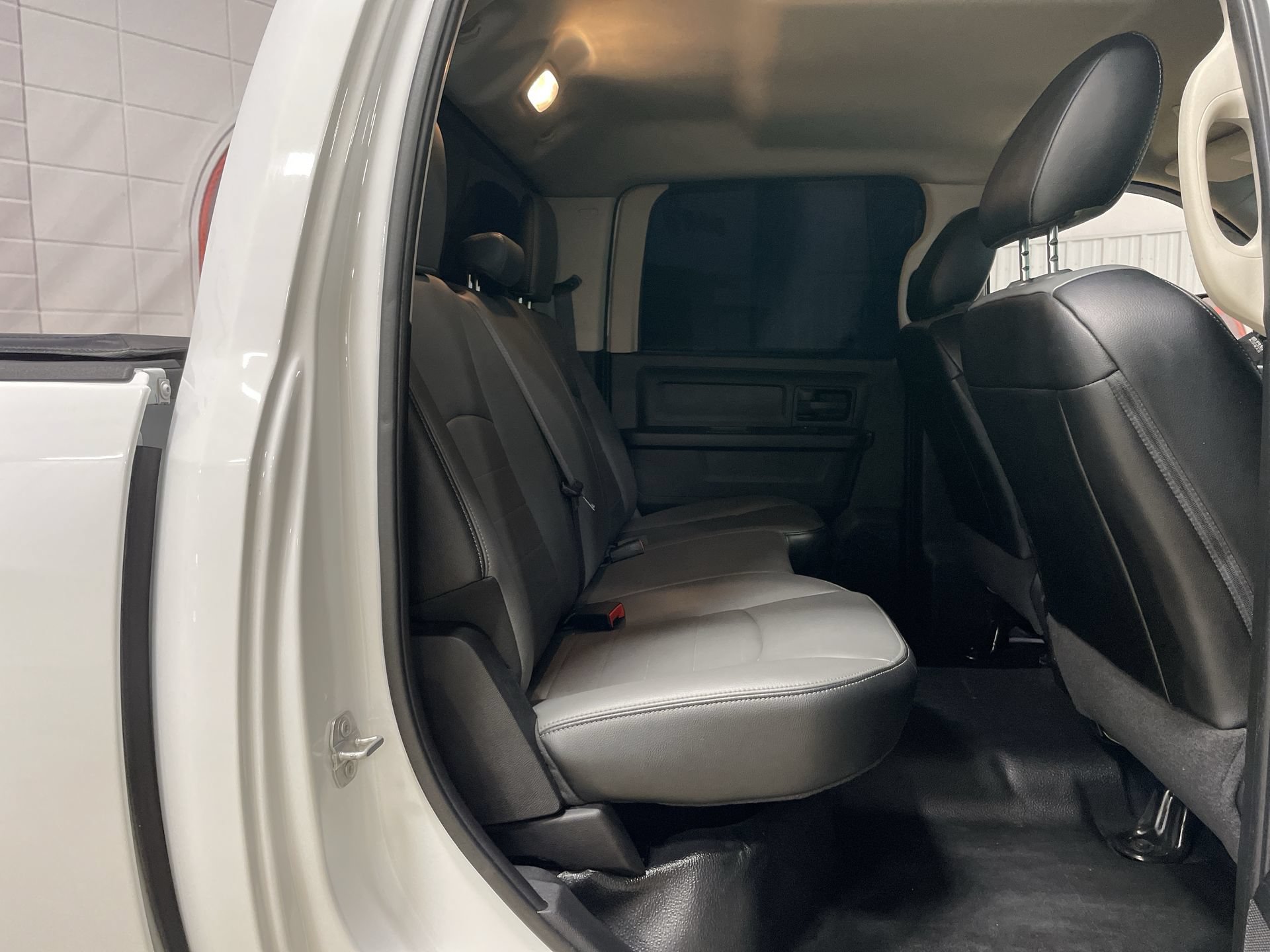 Used 2022 RAM 1500 Tradesman w/ Chrome Appearance Group AWD/4WD image 28