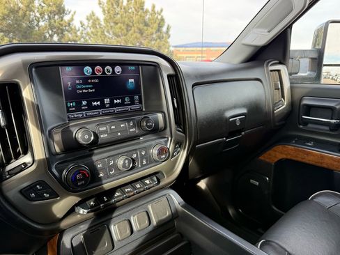 Used 2019 Chevrolet Silverado 3500 High Country w/ Duramax Plus Package image 32