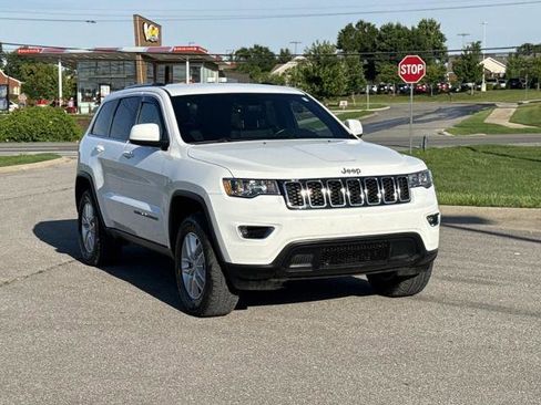 Used 2017 Jeep Grand Cherokee Laredo w/ Quick Order Package 23E AWD/4WD image 3
