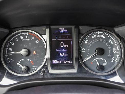 Used 2021 Toyota Tacoma TRD Sport w/ Technology Package image 14