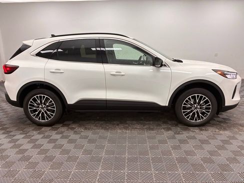 New 2026 Ford Escape SE w/ Class II Trailer Tow Package image 5