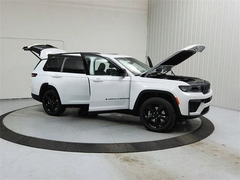 New 2026 Jeep Grand Cherokee L Limited image 9