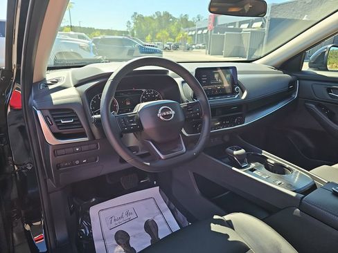 Used 2025 Nissan Rogue SV w/ SV Premium Package FWD image 21