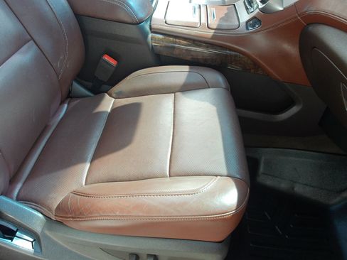 Used 2017 Chevrolet Suburban Premier RWD image 44