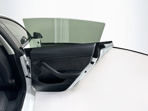 Used 2023 Tesla Model 3 Standard Range image 30