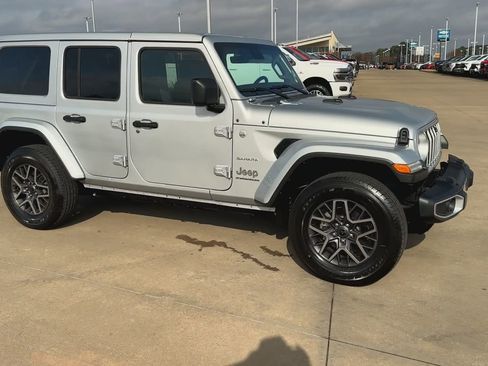 Used 2024 Jeep Wrangler Sahara w/ Technology Group image 3
