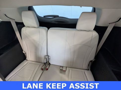 Used 2023 Buick Enclave Essence image 9
