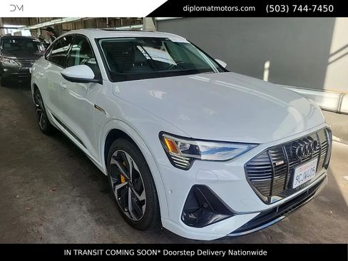 Used 2022 Audi e-tron Premium Plus image 9