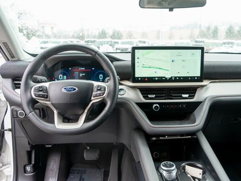 Used 2025 Ford Explorer Active AWD/4WD image 14