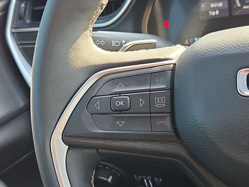 Used 2025 Jeep Grand Cherokee L Altitude RWD image 19
