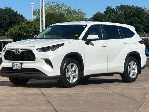 Used 2023 Toyota Highlander L FWD image 8