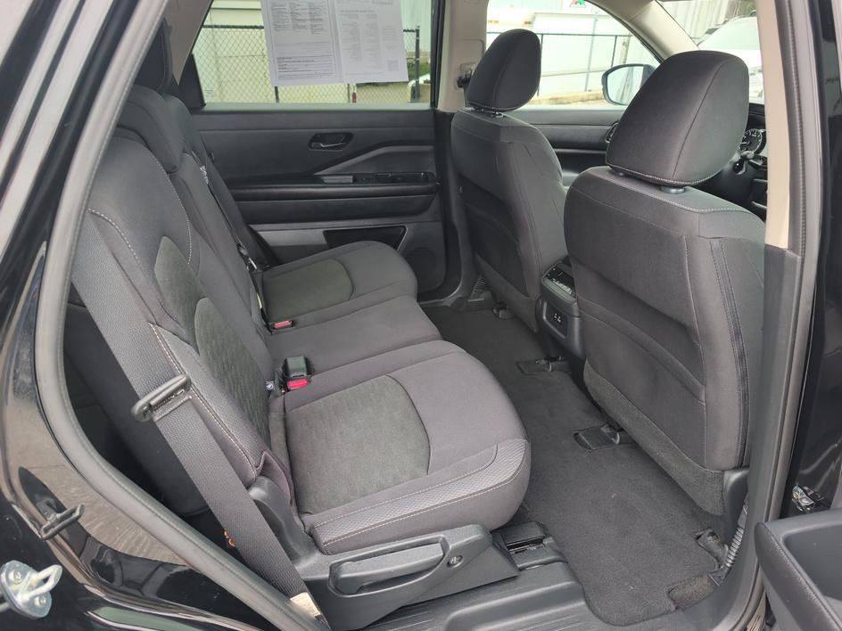 Used 2024 Nissan Pathfinder SV AWD/4WD image 13