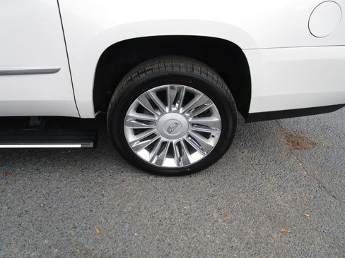 Used 2019 Cadillac Escalade ESV Platinum image 27