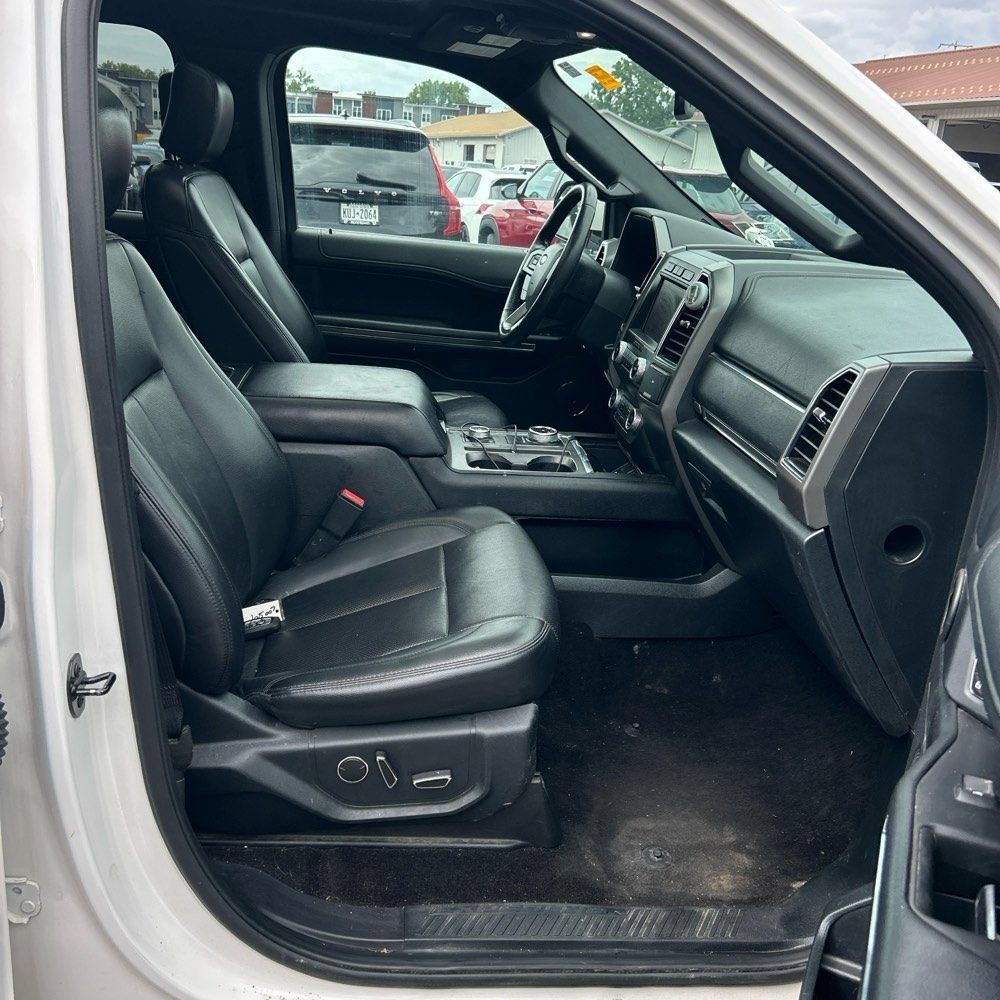 Used 2019 Ford Expedition XLT w/ Equipment Group 202A AWD/4WD image 6