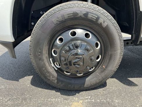 Used 2025 RAM 3500 Laramie AWD/4WD image 34