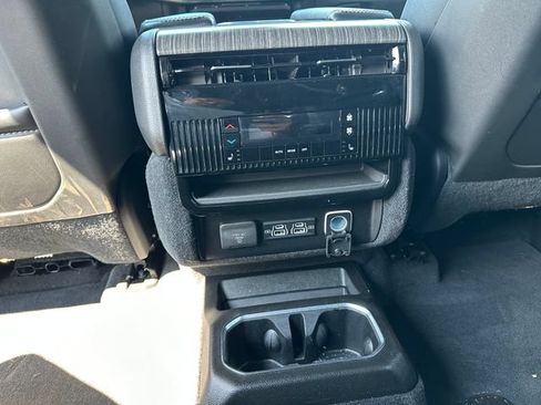 Used 2023 Jeep Wagoneer Series III w/ Convenience Group I AWD/4WD image 16