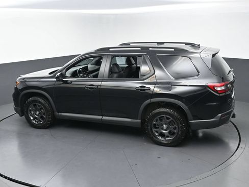 Used 2025 Honda Pilot TrailSport image 45