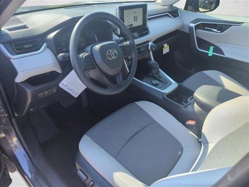 Used 2025 Toyota RAV4 XLE AWD/4WD image 9