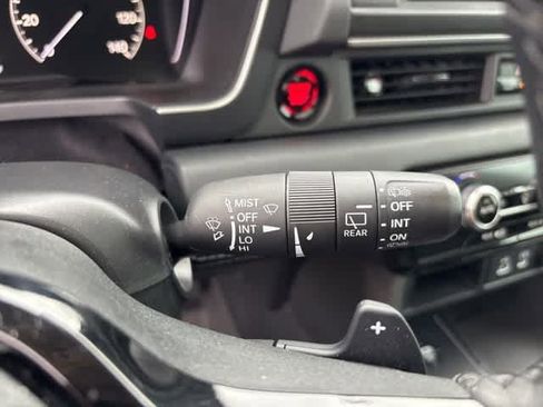 Used 2025 Honda Pilot Touring image 17