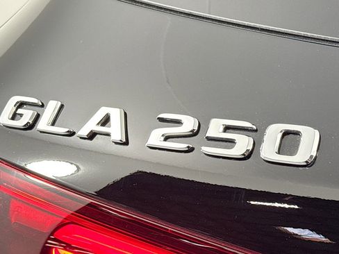 Certified 2025 Mercedes-Benz GLA 250 image 9